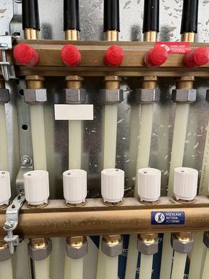 Štítek na popsání okruhů podlahového topení / Label for marking underfloor heating circuits