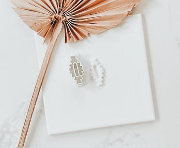 Aztec with Oval Cutout