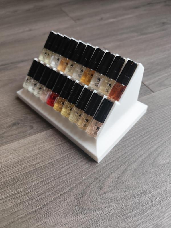 Perfume sample stand for 14mm bottles