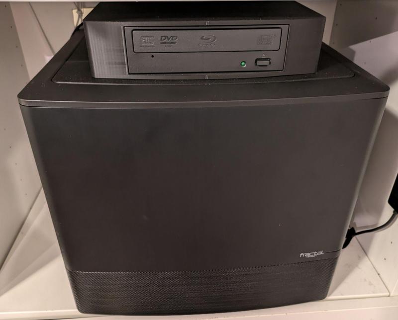 Fractal Node 804 5.25 optical drive bay