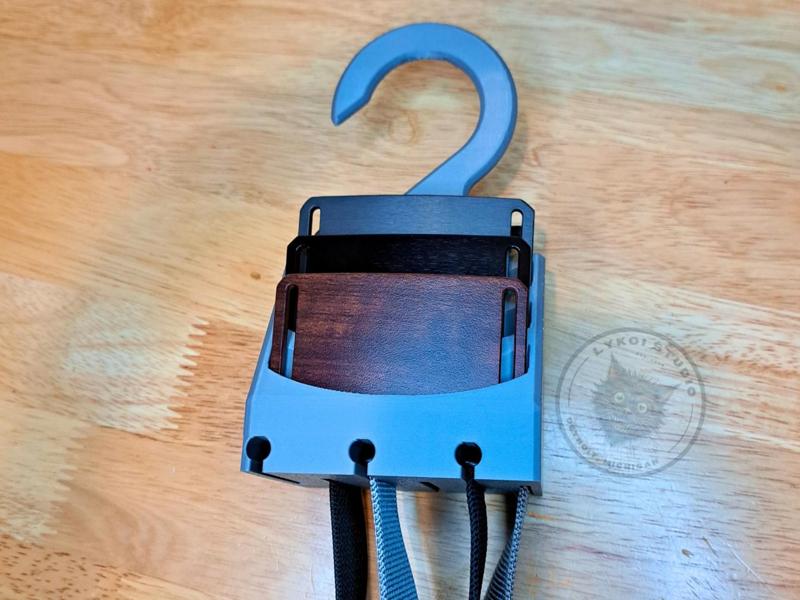 Grip6 Belt Hanger – Holds 6 Buckles & Belts