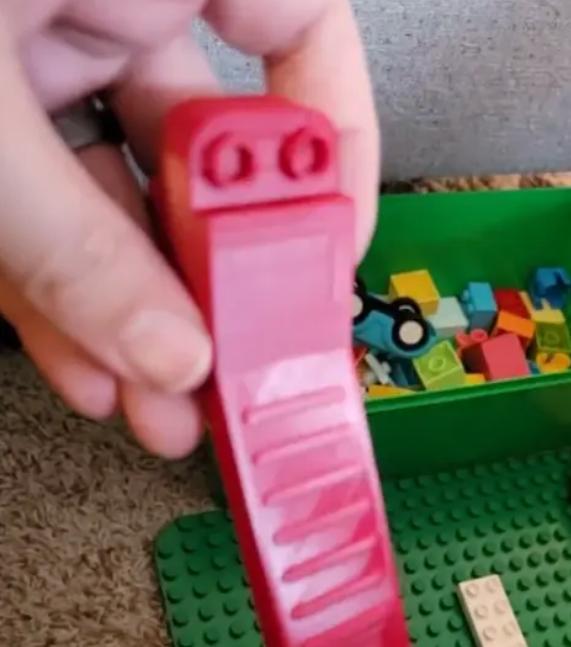 Duplo-Compatible Brick Separator