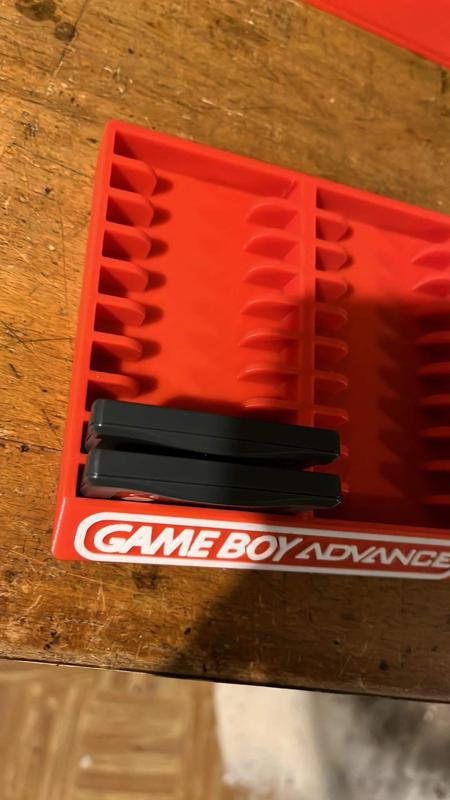 Stojan, stojanek na 20 her Game Boy Advance