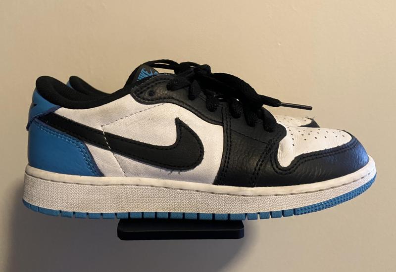 Sole Mate Shelf: Floating Shoe Shelf