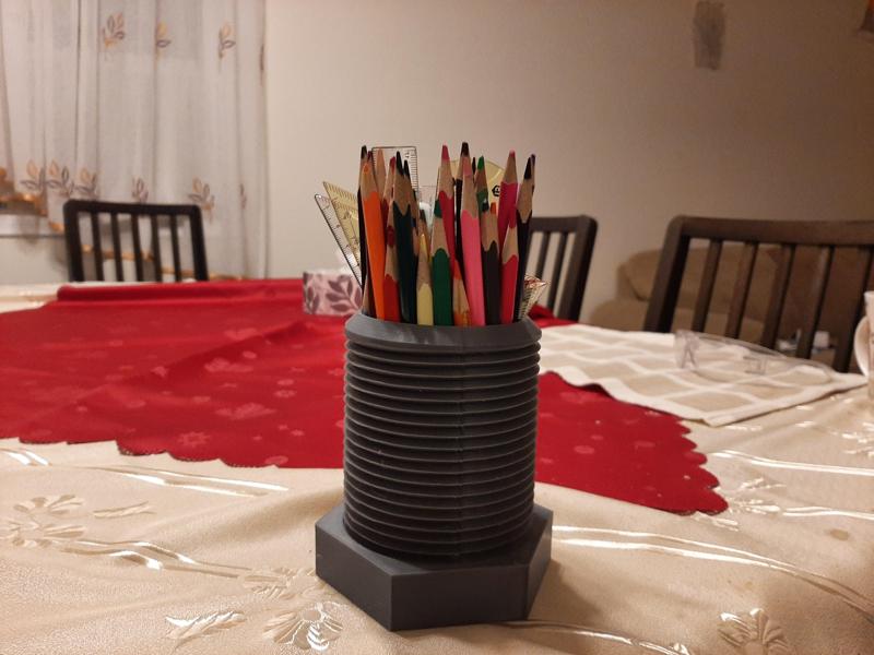 Screw cup
