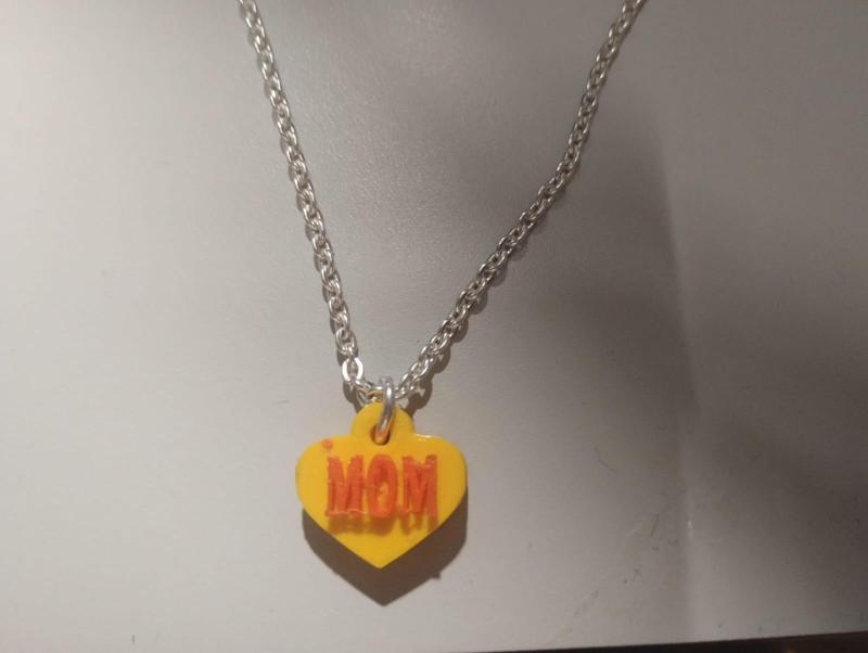 přívěšek/náhrdelník MOM