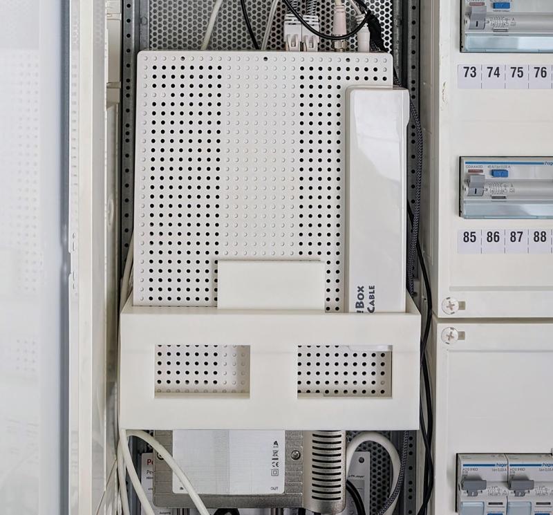 Hager FRITZ!Box 6591 Cable holder