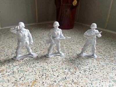 toy army soldiers