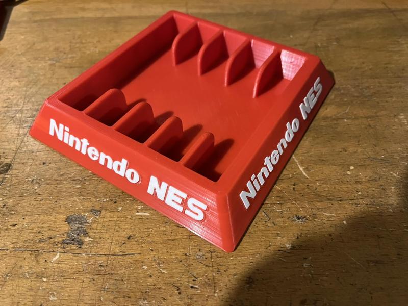 Stojan, stojanek na hry Nintendo NES