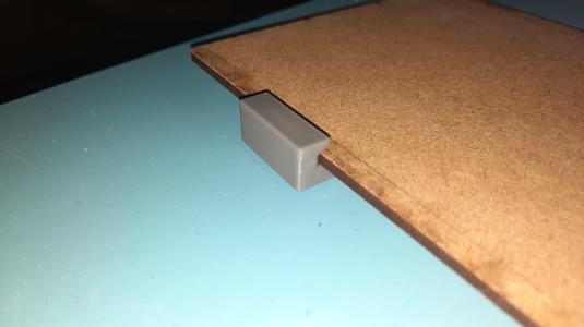 Flacher magnetischer Materialhalter für Laser