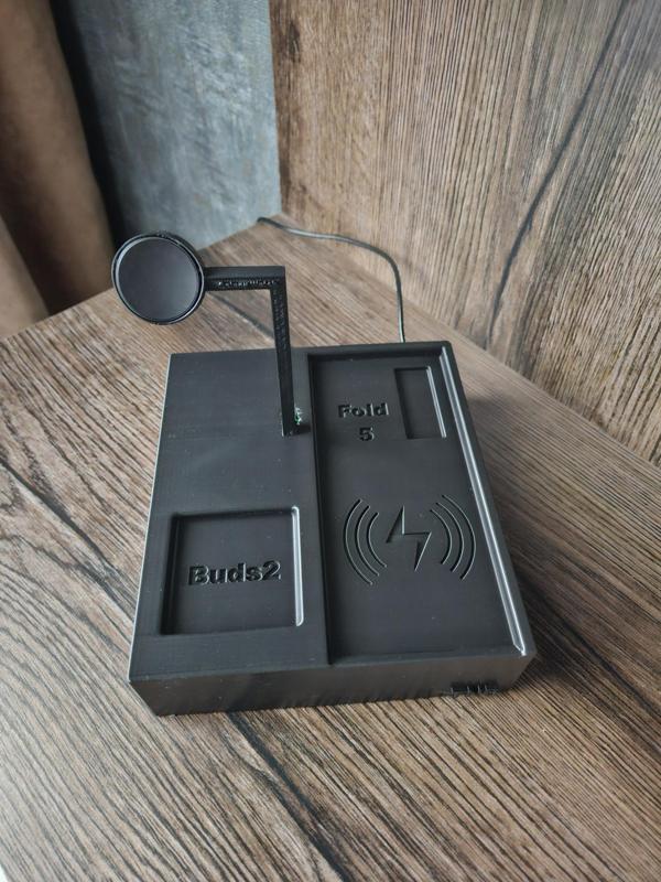 Samsung Fold5, Buds2 Pro, Galaxy Watch charging station