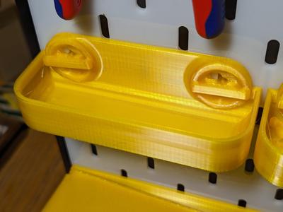 Parametric tray for T-Clip with locating pins