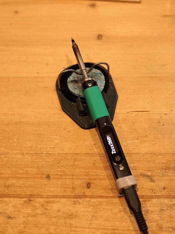 Pinecil V2 mit HES Lötkolbenablage/with HES  soldering iron tray