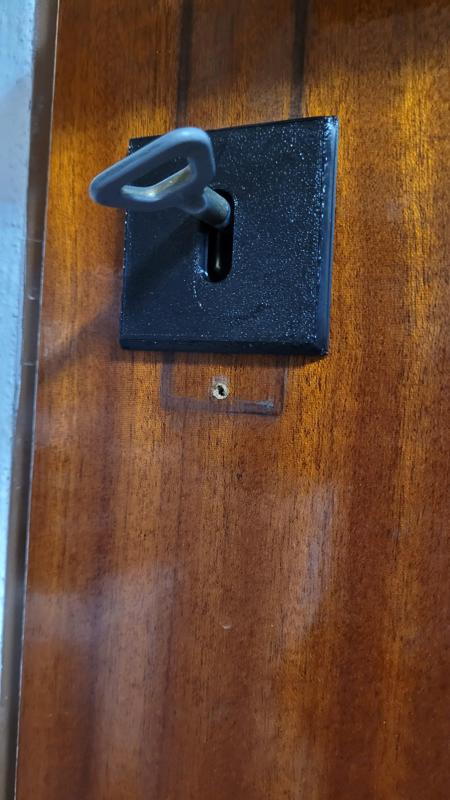 Štítek zámku dveří