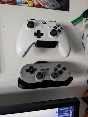 Simple Game Controller Wall Mount (XBox One and 8BitDo SN30Pro)