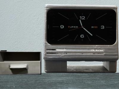 Macintosh inspired iphone dock
