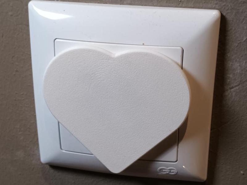 heart-shaped socket cover child safety lock