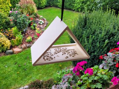 Triangle bird feeder
