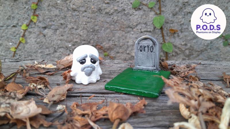Phantoms on Display - Cute Ghost - OTTO - Perfect for Halloween and Parties