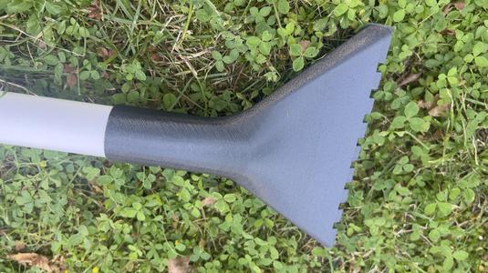 Swimming pool suction tip