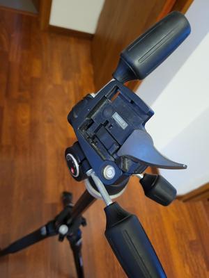 Manfrotto tripod base plate and vaacum adapter
