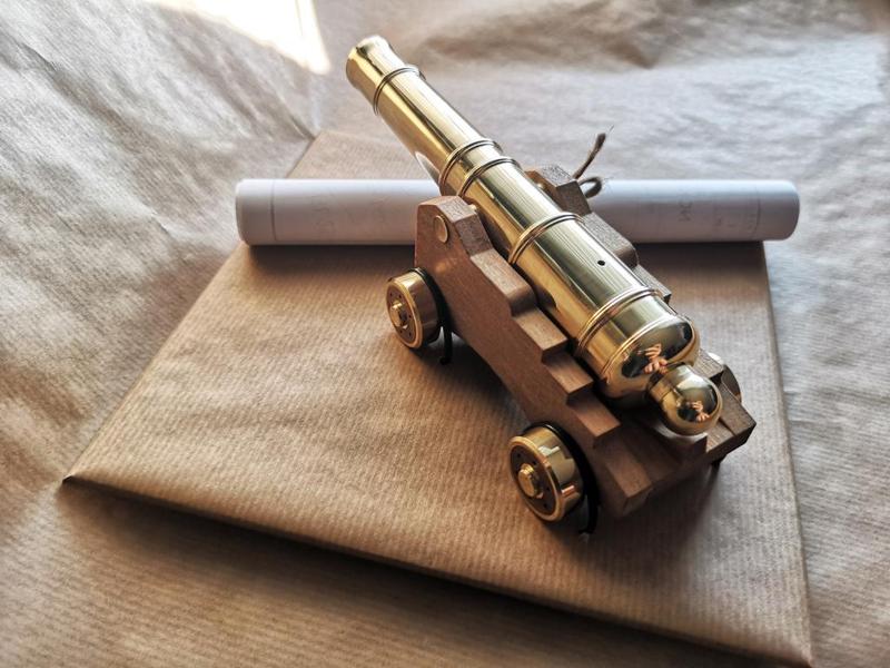Naval Cannon replica - Wood/Brass used