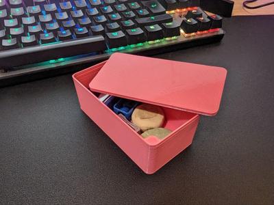 Box with hidden magnet closure