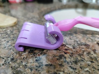 Gillete Holder for wires hampoo holder