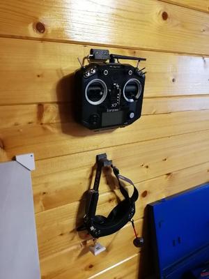 Mounting the RC transmitter and FPV goggles on the wall