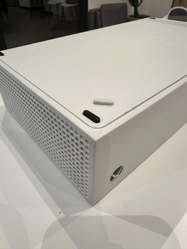 XBOX Series S feet