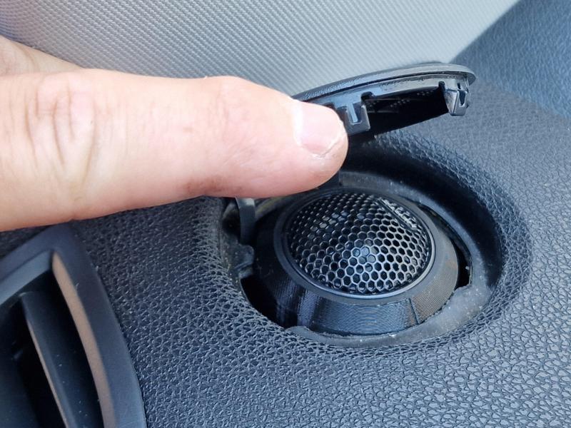 Renault Megane 3: Anello di supporto per tweeter HERTZ - ALPINE