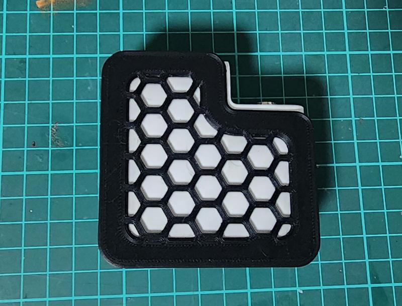 MacBook Pro 13" (2016) 61W Power Adapter Cover Honeycomb Remix