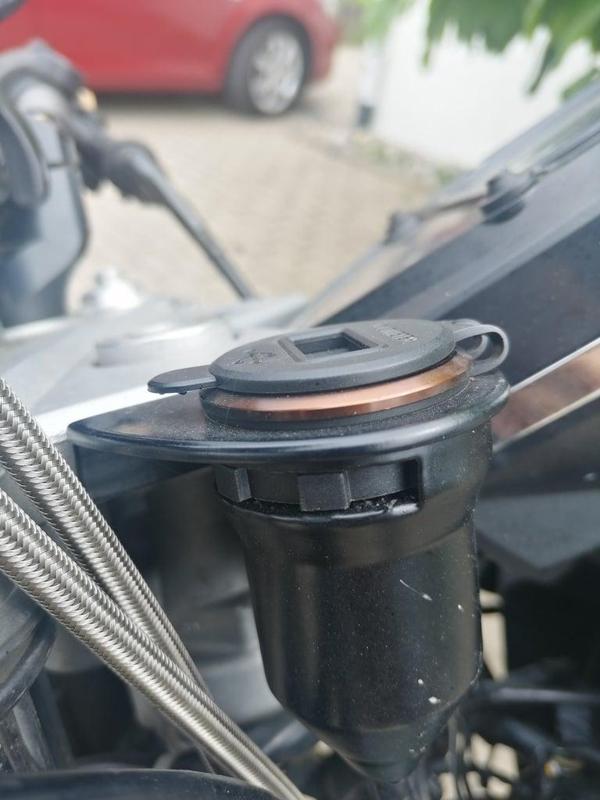 USB Lader, Zigarettenanzünder Halterung für SV650