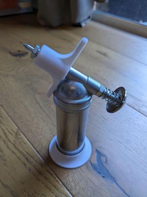 Mini grease gun - wider base and finger flanges