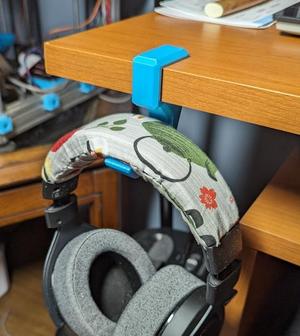 Lowpoly Headphone Hook