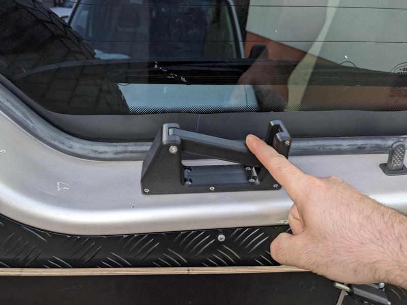 Land Rover Discovery 2 inner tail gate handle relocated