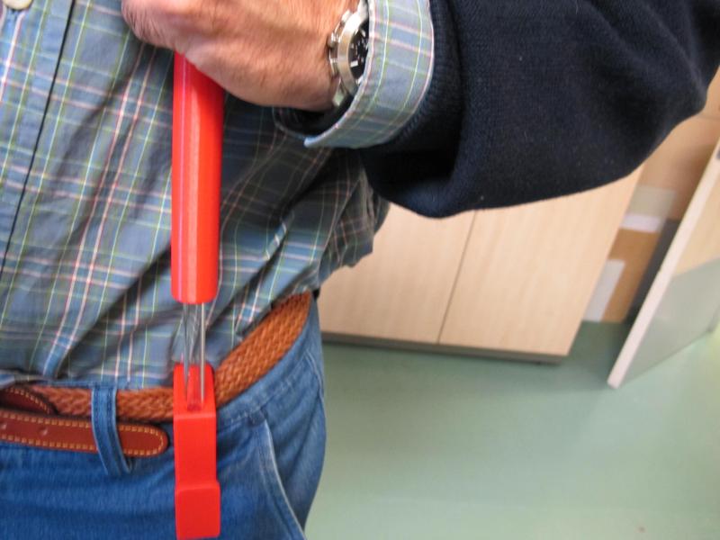 ook to help you get dressed/Gancho para ayudar a vestirse