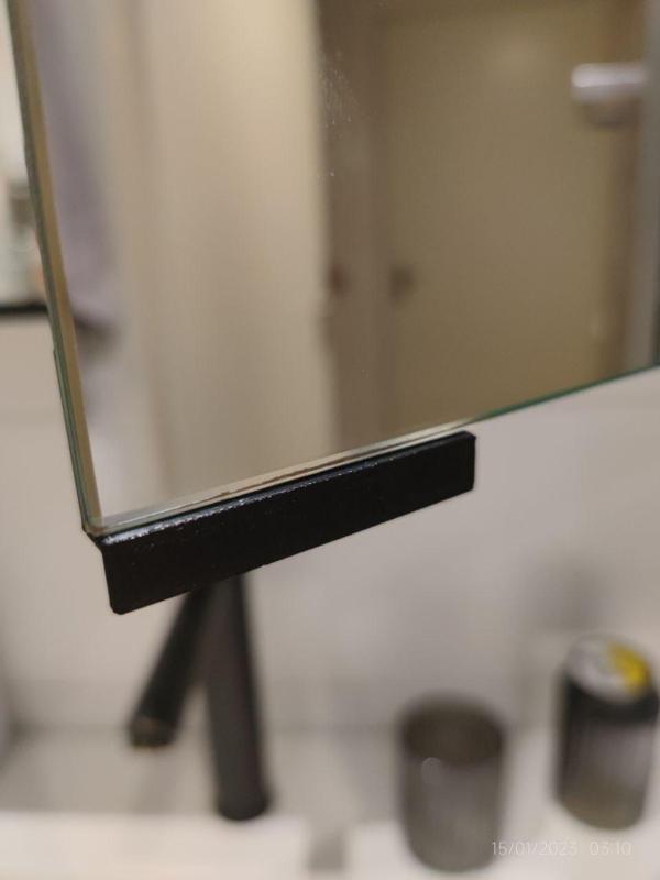 Simple glass pane handle/grip