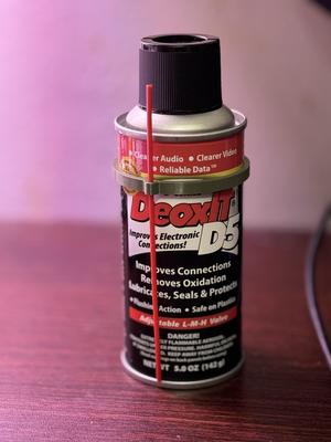 DeoxIT D5 Straw Holder