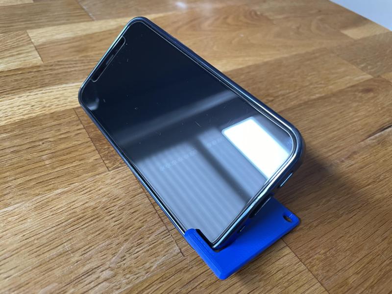 Simple phone stand (with FreeCAD file) parametric