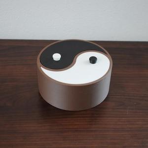 Yin-Yang Box