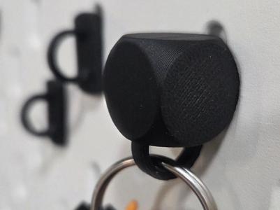 Skadis keychain dice peg