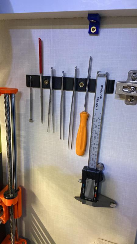 Magnetic tool holder