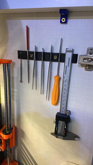 Magnetic tool holder