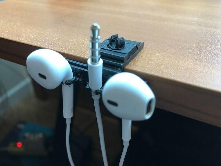 Earbud Holder Table Clip