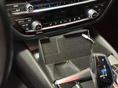 BMW 5 series G30 and G31 Smartphone holder (used with iPhone 14 Pro)