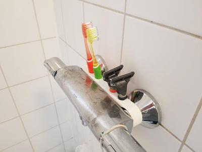 Simple Toothbrush/Razor Holder