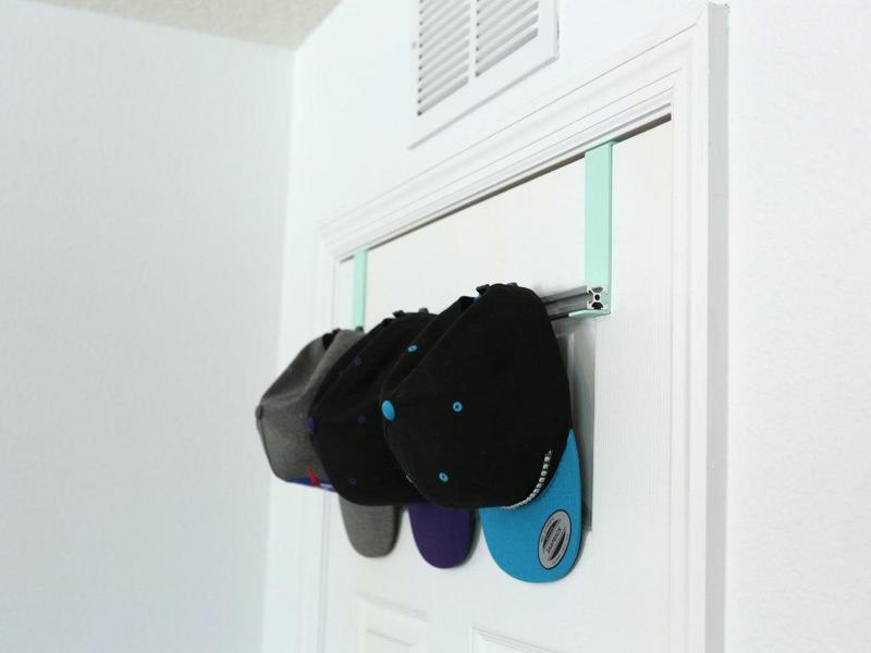 2020 Extrusion Door Hanger