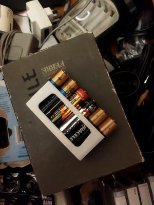 Clip-shaped battery organizer
