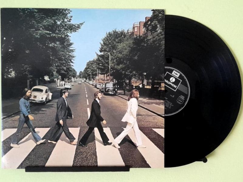 Vinyl wall holder (extruding)